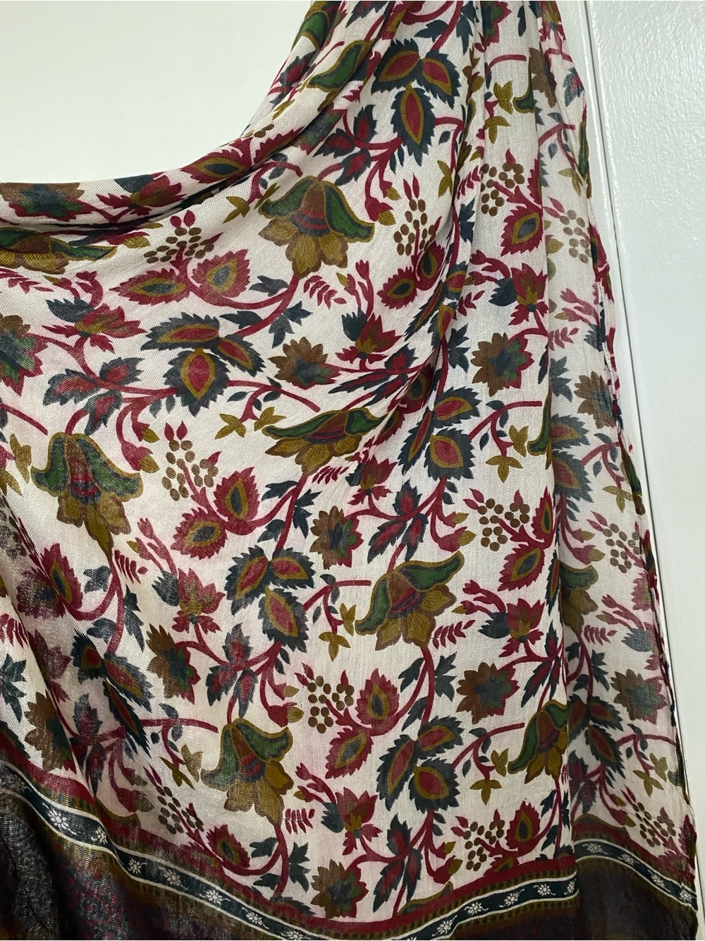 Massimo Dutti Floral Print Burgundy and Cream Scarf - Picture 5 of 8